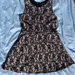 JUNIOR’S XL Elegant Black and Cream Lace Dress